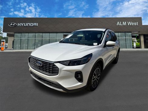 Used 2023 Ford Escape SE image 1