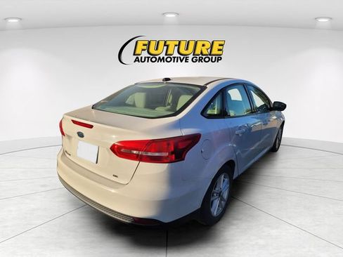 Used 2016 Ford Focus SE w/ SE Power Seat Package FWD image 3