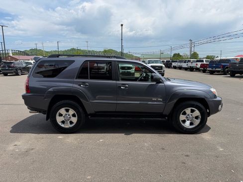 Used 2004 Toyota 4Runner SR5 AWD/4WD image 19