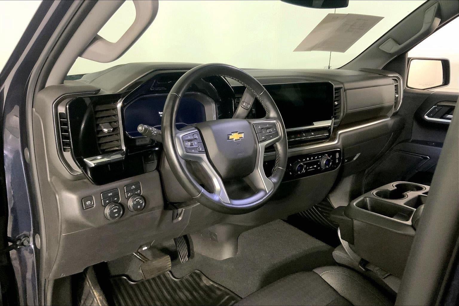 Used 2024 Chevrolet Silverado 1500 LT AWD/4WD image 14