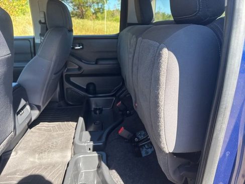 Used 2023 Nissan Frontier SV w/ Tow Package image 12