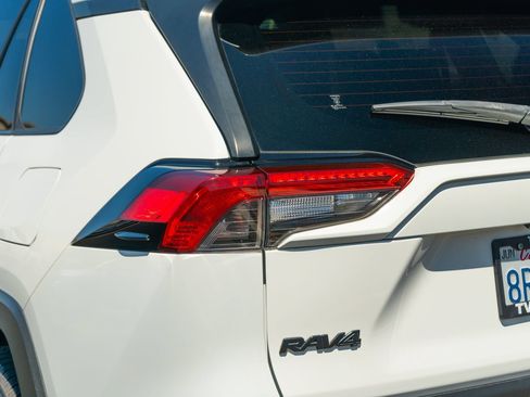 Used 2020 Toyota RAV4 LE w/ Carpet Mat Package FWD image 8