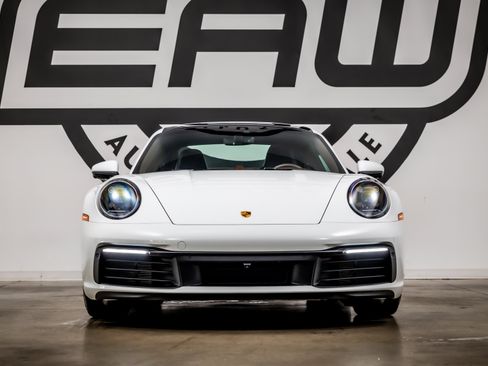 Used 2024 Porsche 911 Carrera RWD image 4