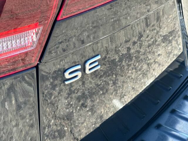 Used 2023 Volkswagen Tiguan SE R-Line FWD image 33