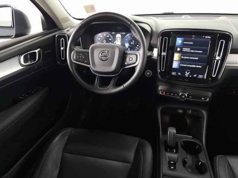 Used 2020 Volvo XC40 T5 Momentum w/ Protection Package Premier image 21