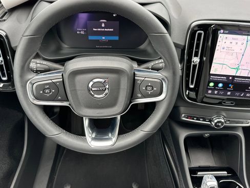 Used 2023 Volvo XC40 Recharge Ultimate image 15