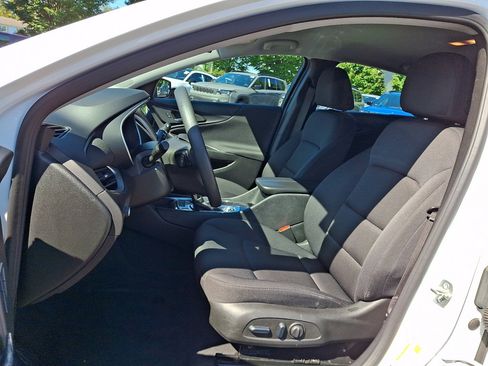 Used 2025 Chevrolet Malibu LT FWD image 24