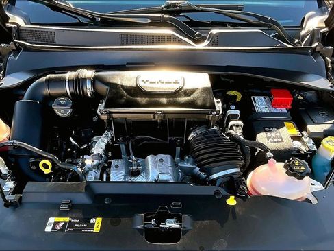 Used 2024 Jeep Compass Latitude image 10