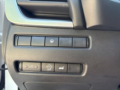 Used 2025 Nissan Rogue SV AWD/4WD image 24