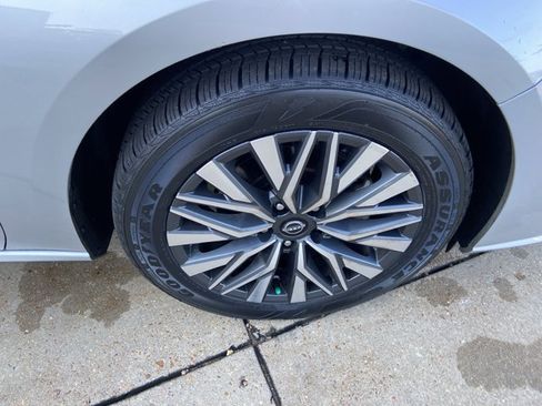 Used 2024 Nissan Altima 2.5 SV image 31