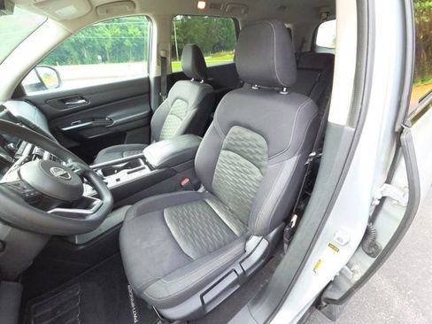 Used 2022 Nissan Pathfinder S FWD image 14