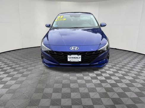 Used 2023 Hyundai Elantra SE w/ Preferred Accessory Package FWD image 2