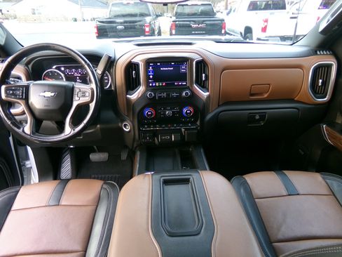 Used 2021 Chevrolet Silverado 2500 High Country w/ Z71 Off-Road Package image 16