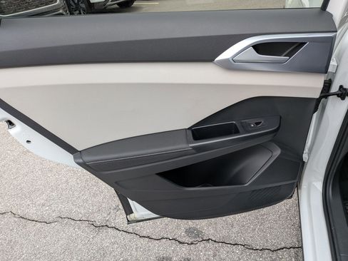 Used 2025 Volkswagen Taos SE image 26