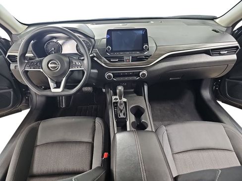 Used 2025 Nissan Altima 2.5 SV FWD image 11