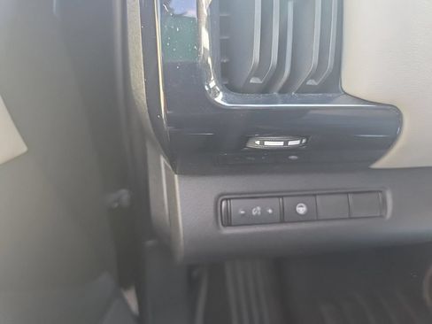 Used 2024 Nissan Pathfinder SV FWD image 11