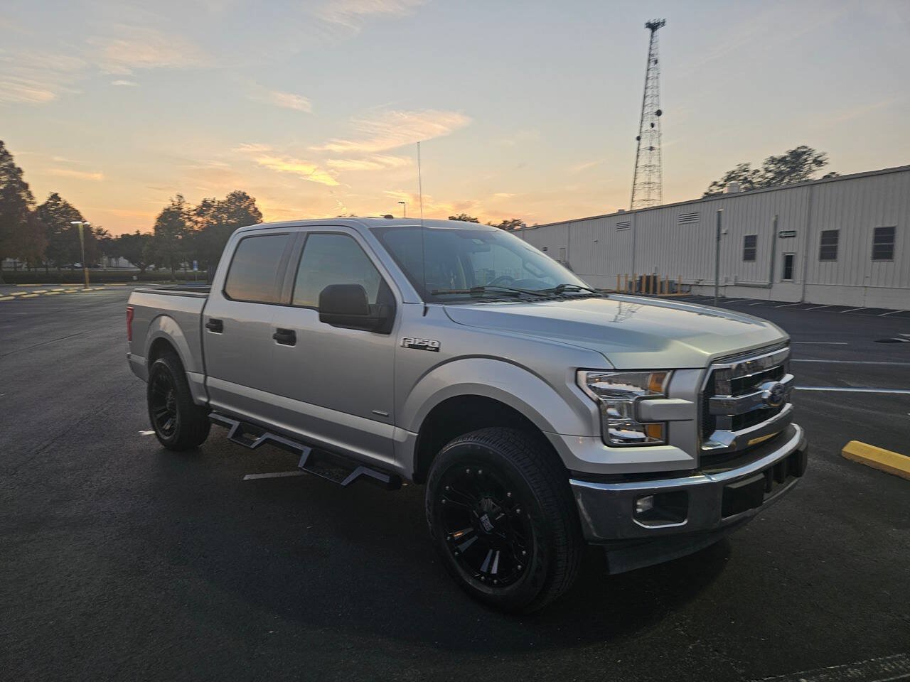 Used 2017 Ford F150 XLT RWD image 6