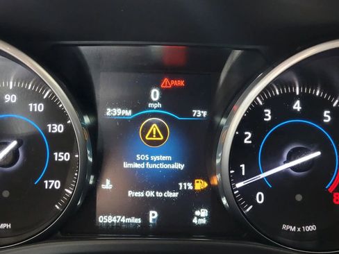 Used 2018 Jaguar F-PACE image 23