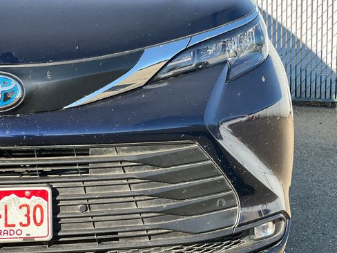 Used 2025 Toyota Sienna XLE FWD image 14