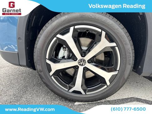 New 2025 Volkswagen Tiguan SE image 9