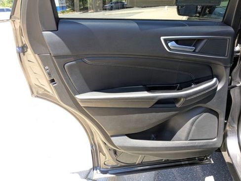Used 2018 Ford Edge Titanium w/ Equipment Group 301A FWD image 31