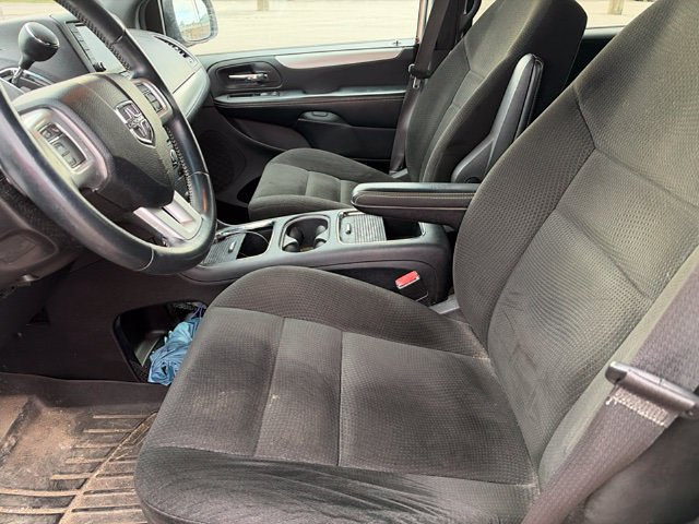Used 2015 Dodge Grand Caravan SXT w/ Blacktop Package FWD image 4