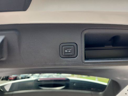 Certified 2024 GMC Terrain SLT FWD image 11