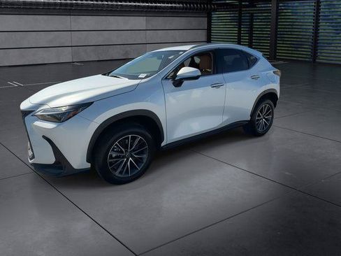 Certified 2024 Lexus NX 250 FWD w/ Towing Package (2000 Lbs) image 4