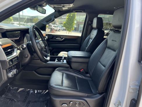 Used 2025 GMC Yukon Denali AWD/4WD image 28