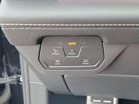 Used 2024 Volkswagen Atlas Cross Sport SEL Premium R-Line AWD/4WD image 31
