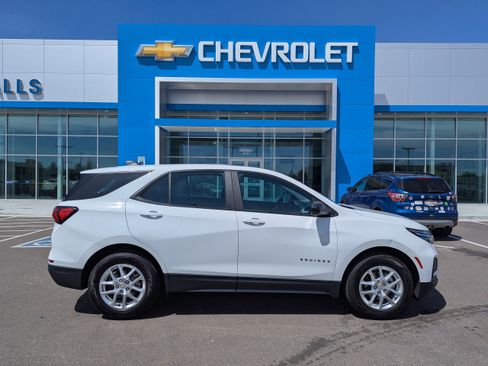 Certified 2022 Chevrolet Equinox LS w/ LPO, Floor Liner Package AWD/4WD image 36