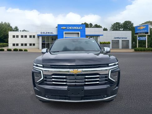 Used 2025 Chevrolet Suburban Premier AWD/4WD image 37