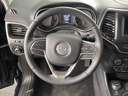 Used 2019 Jeep Cherokee Latitude Plus AWD/4WD image 12