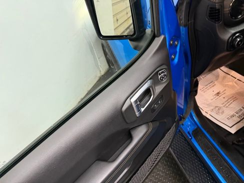 Used 2022 Jeep Wrangler Unlimited Sahara image 24