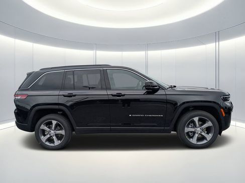New 2026 Jeep Grand Cherokee Limited AWD/4WD image 3