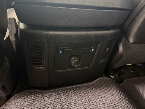 Used 2016 RAM 1500 Laramie AWD/4WD image 22