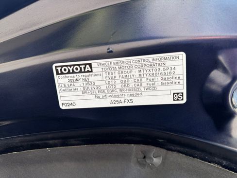 Used 2021 Toyota Highlander XLE image 32