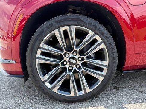 Certified 2026 Cadillac Vistiq Platinum w/ LPO, Floor Liner Package AWD/4WD image 14