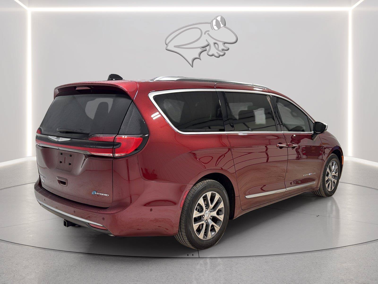 Used 2023 Chrysler Pacifica Pinnacle FWD image 5