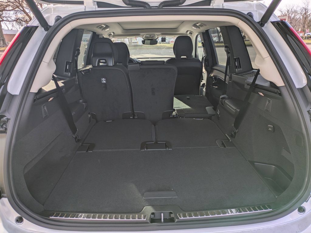 New 2025 Volvo XC90 T8 Core w/ Climate Package AWD/4WD image 13