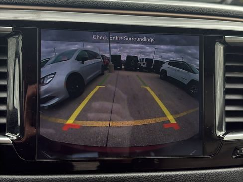 Used 2019 Chrysler Pacifica Touring-L Plus w/ Tire & Wheel Group FWD image 18