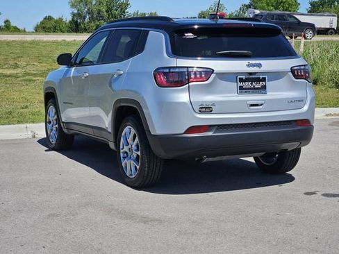 Used 2025 Jeep Compass Limited AWD/4WD image 5