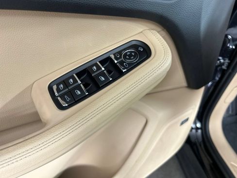 Certified 2023 Porsche Macan AWD/4WD image 25