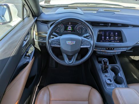 Used 2021 Cadillac XT4 Premium Luxury image 15
