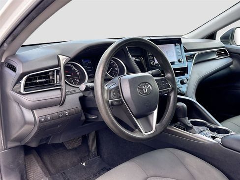 Used 2022 Toyota Camry LE FWD image 9