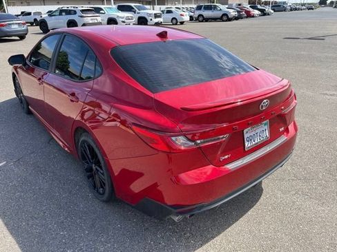Used 2025 Toyota Camry SE FWD image 5