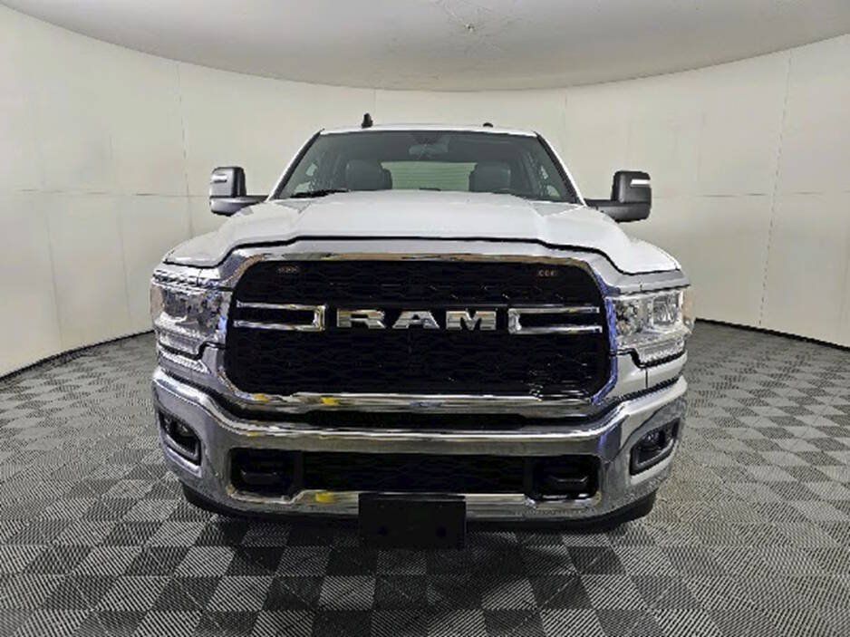 Used 2023 RAM 2500 Tradesman w/ Chrome Appearance Group AWD/4WD image 4