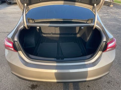 Used 2022 Chevrolet Malibu LT w/ Leather Package image 26