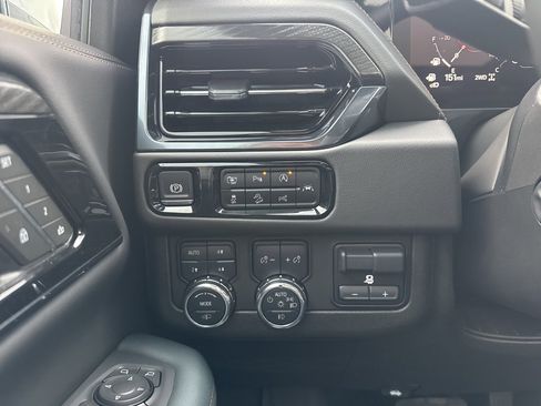 Used 2025 GMC Yukon XL AT4 w/ AT4 Premium Plus Package image 24