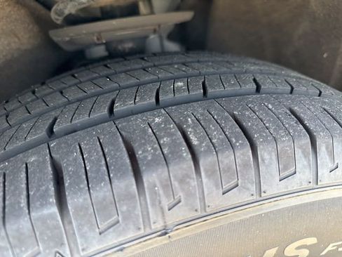 Used 2021 Ford Explorer XLT RWD image 10